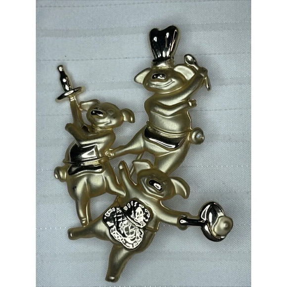 Unbranded Jewelry - Gold Tone Metal Brooch Signed VTG Chef Cook Server 3 little Pigs Pin